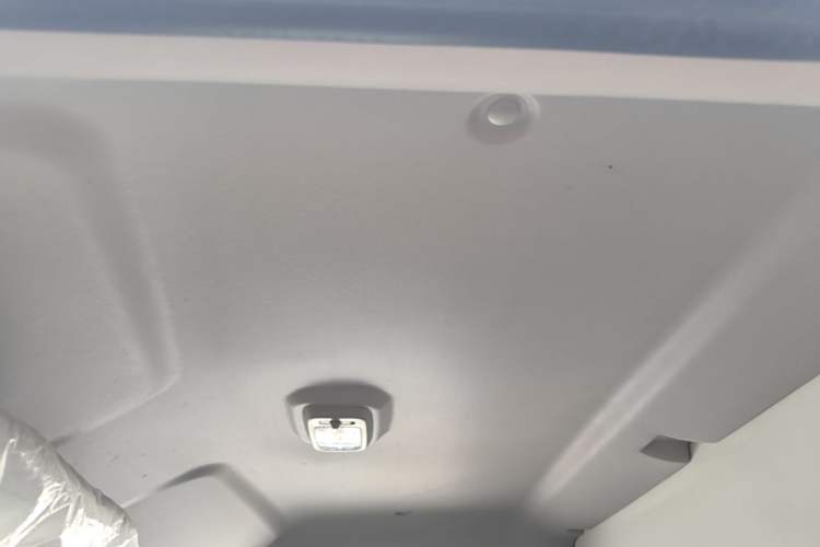 Used Foton Intelligent Blue Elf E7 2024 All-Electric Van Flat Roof 2 Seats CATL 46.36 kWh Headliner