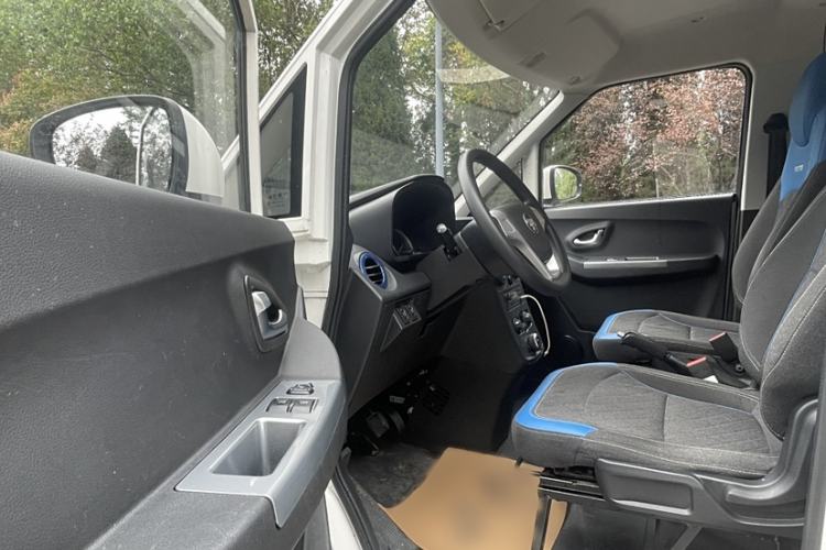Used Foton Intelligent Blue Elf E7 2024 All-Electric Van Flat Roof 2 Seats EVE Energy 41.86 kWh Interior 1
