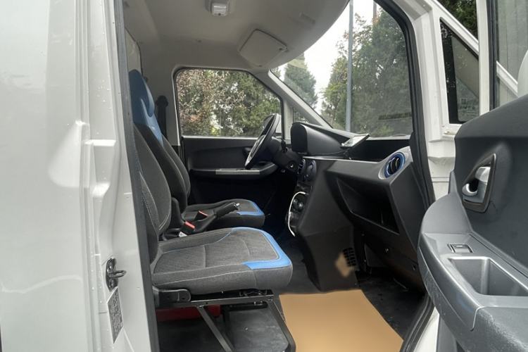 Used Foton Intelligent Blue Elf E7 2024 All-Electric Van Flat Roof 2 Seats EVE Energy 41.86 kWh Interior 2