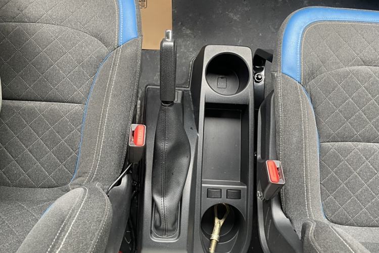 Used Foton Intelligent Blue Elf E7 2024 All-Electric Van Flat Roof 2 Seats EVE Energy 41.86 kWh Interior 3