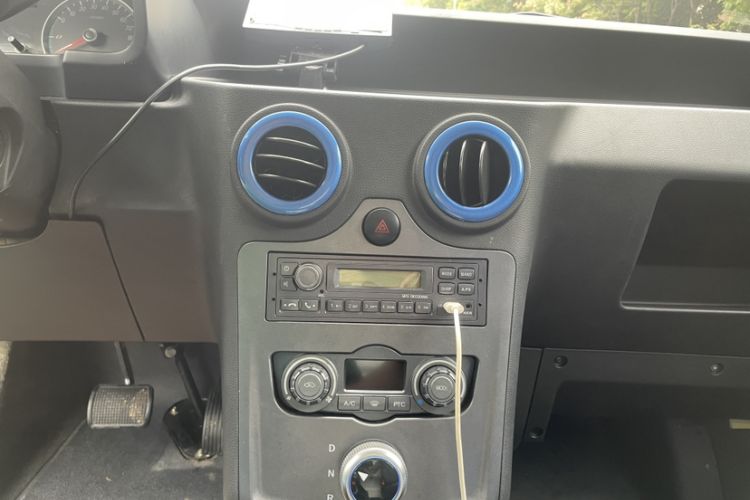 Used Foton Intelligent Blue Elf E7 2024 All-Electric Van Flat Roof 2 Seats EVE Energy 41.86 kWh Interior 4