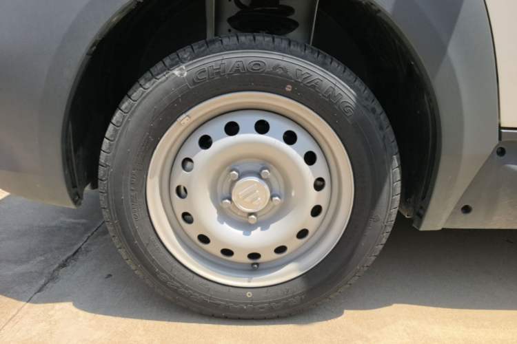 Used Foton Intelligent Blue Elf E7 2024 Facelifted All-Electric Van Flat Roof 2 Seats CATL 38.64 kWh Left Front Wheel Hub