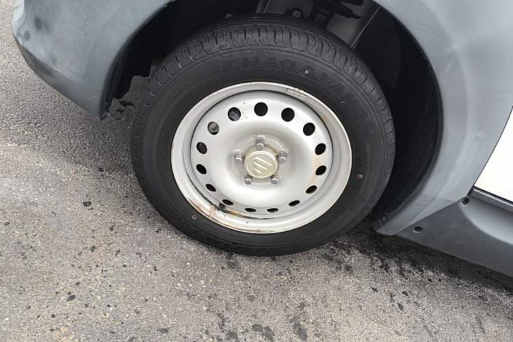 Used Foton Intelligent Blue Elf E7 2024 All-Electric Van Flat Roof 2 Seats CATL 46.36 kWh Left Front Wheel Hub
