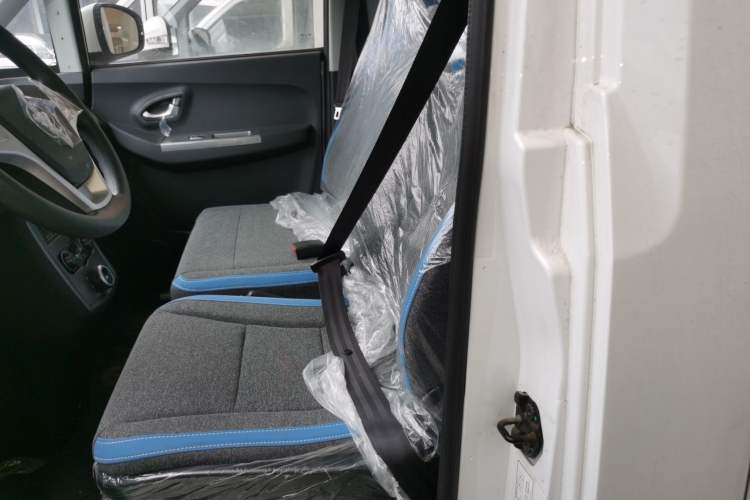 Used Foton Intelligent Blue Elf E7 2024 All-Electric Van Flat Roof 2 Seats EVE Energy 41.86 kWh Left Rear Seat