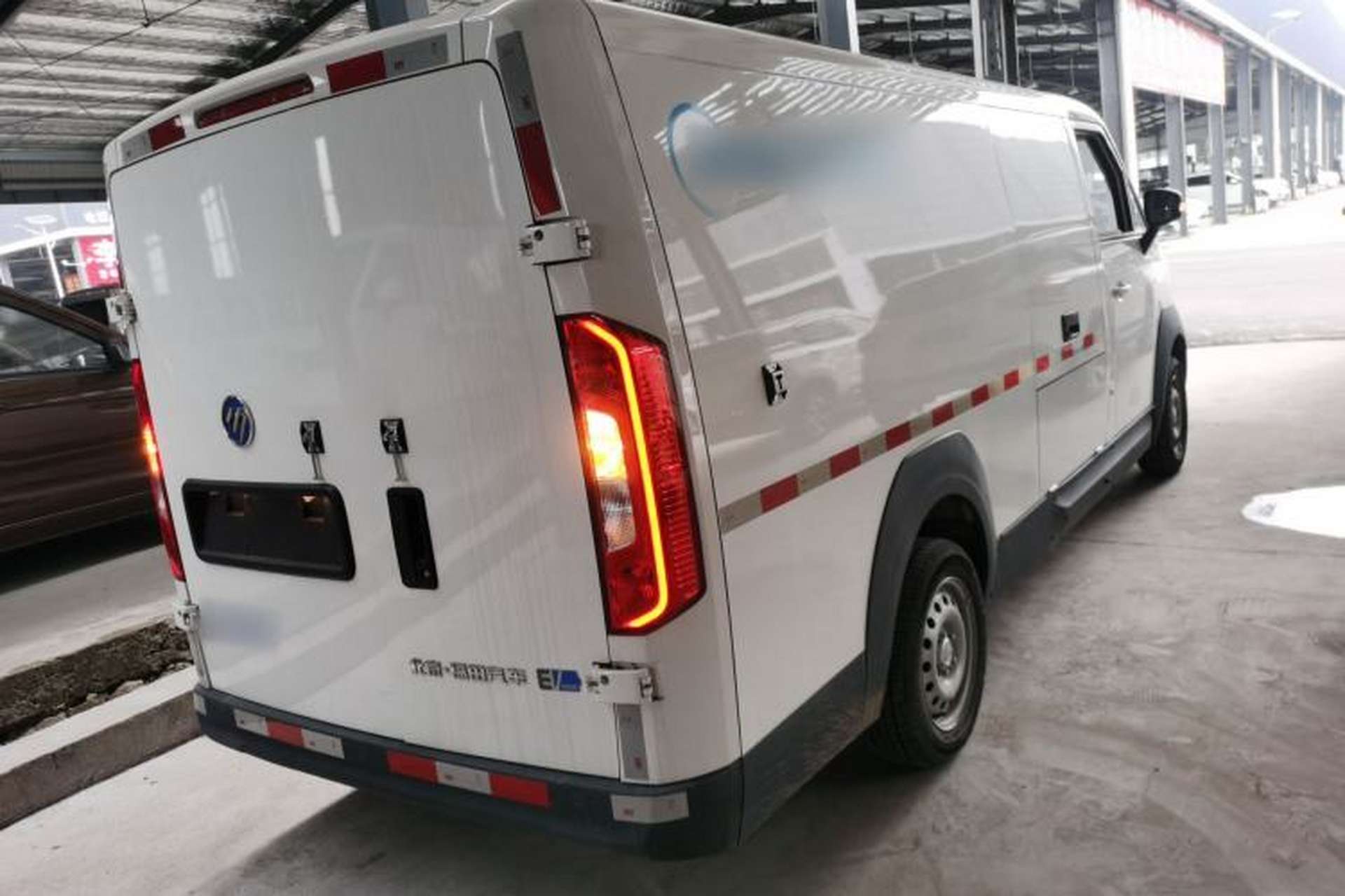 Used Foton Intelligent Blue Elf E7 2024 All-Electric Van Flat Roof 2 Seats CATL 46.36 kWh Rear Right 45 Deg