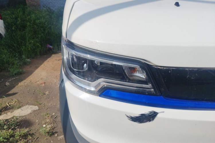 Used Foton Intelligent Blue Elf E7 2024 All-Electric Van Flat Roof 2 Seats EVE Energy 41.86 kWh Right Front Headlight