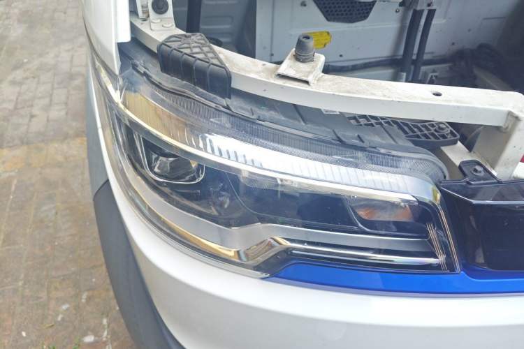 Used Foton Intelligent Blue Elf E7 2024 All-Electric Van Flat Roof 2 Seats CATL 46.36 kWh Right Front Headlight