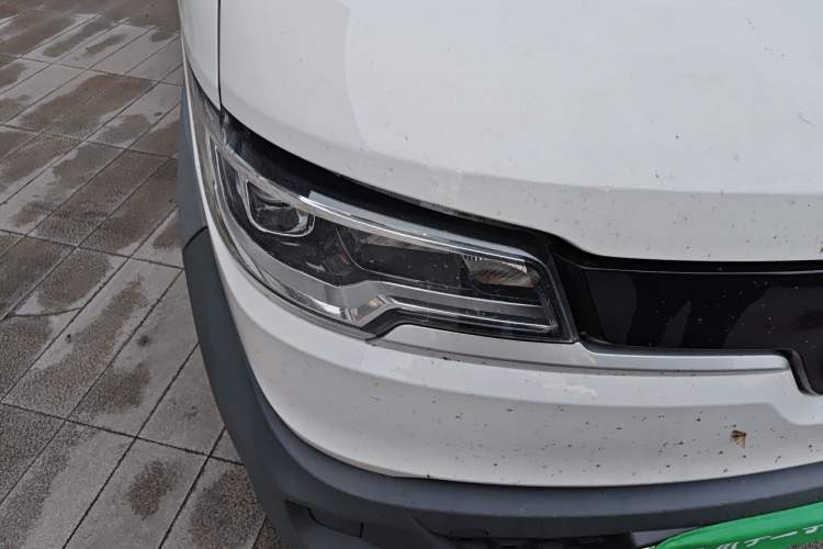 Used Foton Intelligent Blue Elf E7 2024 All-Electric Van Flat Roof 2 Seats EVE Energy 46.36 kWh Right Front Headlight