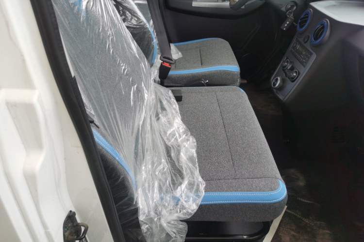 Used Foton Intelligent Blue Elf E7 2024 All-Electric Van Flat Roof 2 Seats EVE Energy 41.86 kWh Right Front Seat
