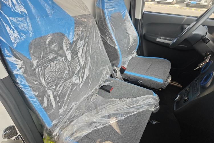 Used Foton Intelligent Blue Elf E7 2024 All-Electric Van Flat Roof 2 Seats EVE Energy 41.86 kWh Right Front Seat