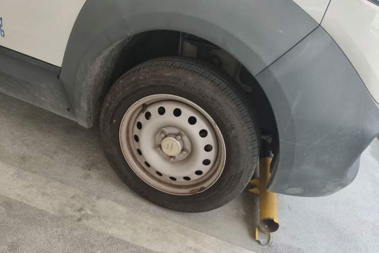 Used Foton Intelligent Blue Elf E7 2024 All-Electric Van Flat Roof 2 Seats CATL 46.36 kWh Right Front Wheel Hub