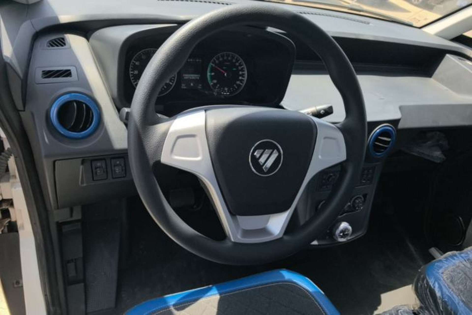 Used Foton Intelligent Blue Elf E7 2024 Facelifted All-Electric Van Flat Roof 2 Seats CATL 38.64 kWh Steering Wheel