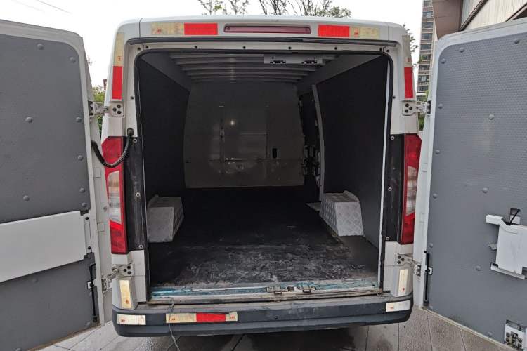 Used Foton Intelligent Blue Elf E7 2024 All-Electric Van Flat Roof 2 Seats EVE Energy 46.36 kWh Trunk