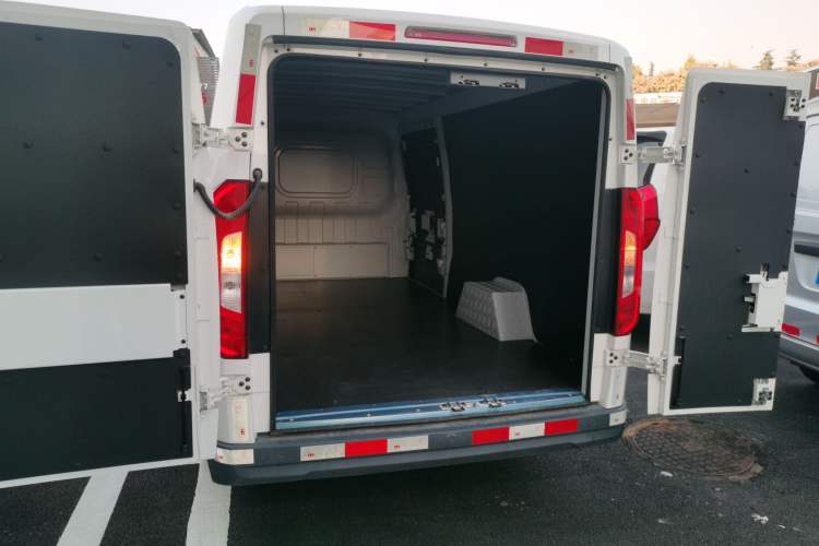 Used Foton Intelligent Blue Elf E7 2024 Facelifted All-Electric Van Flat Roof 2 Seats Evey Lithium Energy 41.86 kWh Trunk