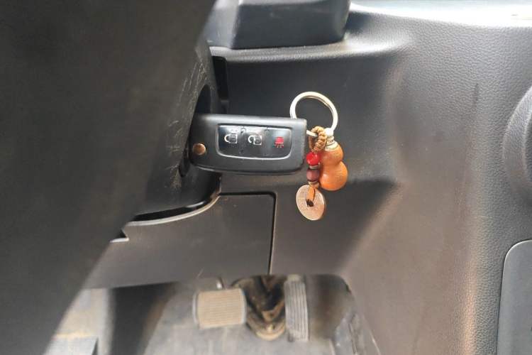 Used Foton Intelligent Blue Elf E7 2024 All-Electric Van Flat Roof 2 Seats CATL 46.36 kWh Vehicle Key