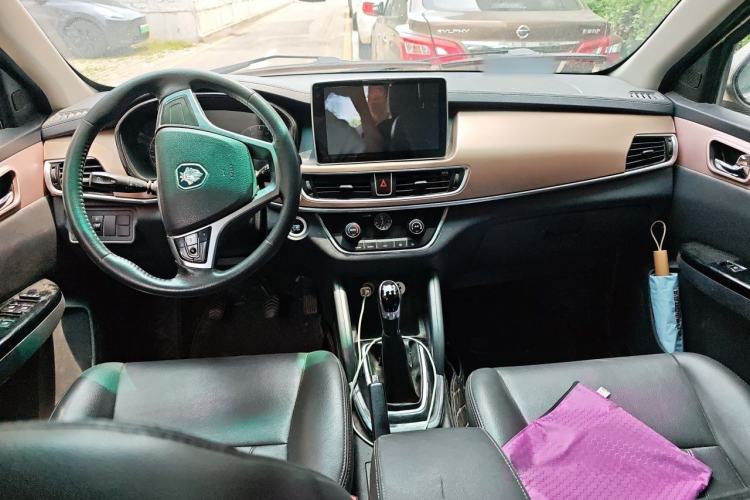 Used Foton Jiatu im6 2017 1.5L Smart Enjoyment Model Center Console