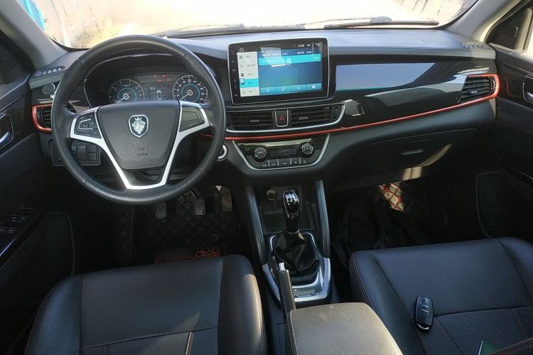 Used Foton Jiatu im8 2017 1.5L ZhiZun Model Center Console