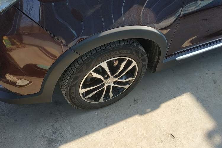 Used Foton Jiatu im8 2017 1.5L ZhiZun Model Left Front Wheel Hub