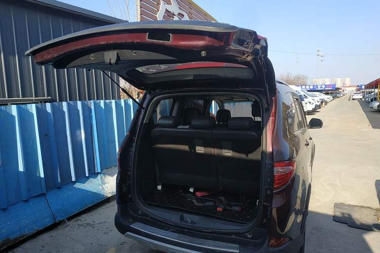 Used Foton Jiatu im8 2017 1.5L ZhiZun Model Trunk