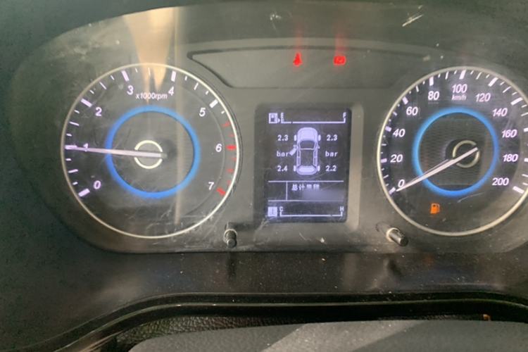 Used Foton Jiatu im8 2017 1.5L Smart-Style Model Interior 4