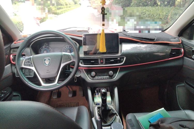 Used Foton Jiatu im8 2017 1.5L Smart-Style Model Center Console
