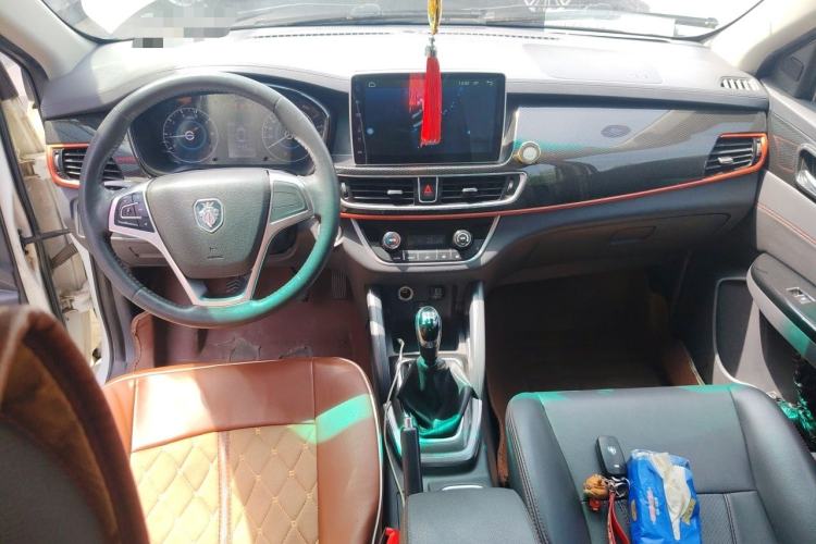 Used Foton Jiatu im8 2017 1.5L ZhiZun Model Center Console