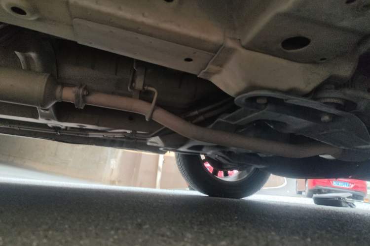 Used Foton Jiatu im8 2017 1.5L ZhiZun Model Chassis Front Right