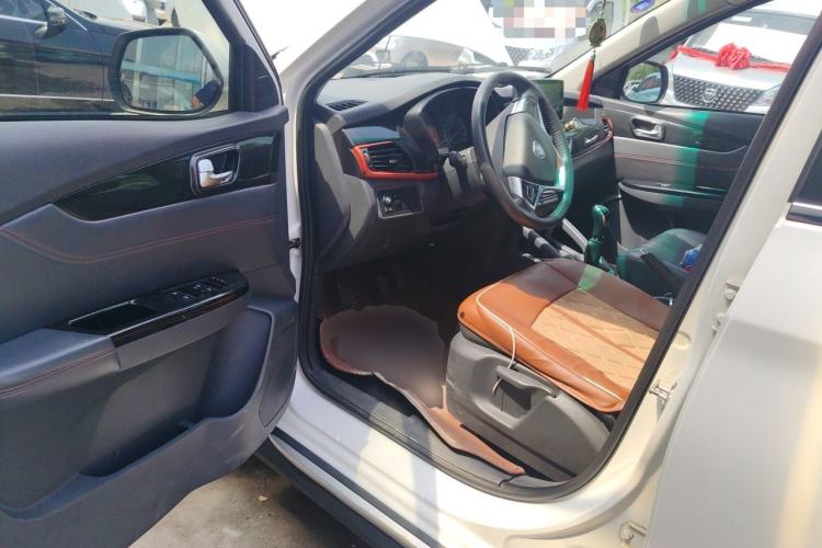 Used Foton Jiatu im8 2017 1.5L ZhiZun Model Driver Seat