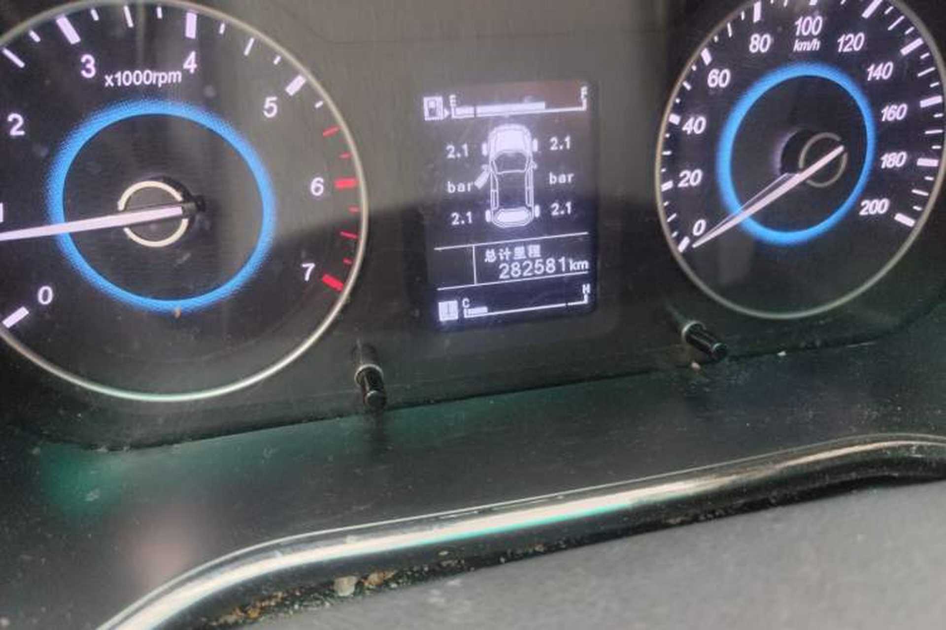 Used Foton Jiatu im8 2017 1.5L ZhiZun Model Odometer Close Up
