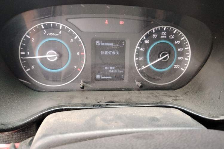Used Foton Jiatu im8 2017 1.5L Smart-Style Model Odometer Close Up