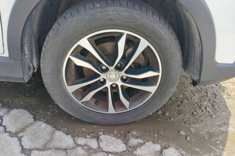 Used Foton Jiatu im8 2017 1.5L ZhiZun Model Right Front Wheel Hub