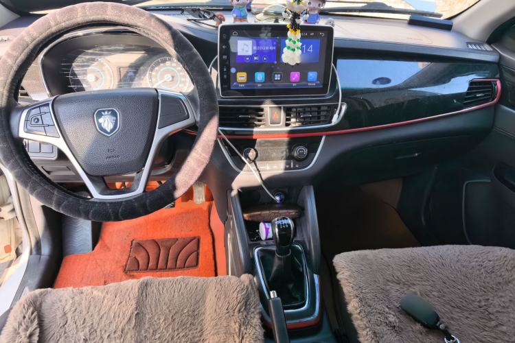 Used Foton Jiatu im8 2018 1.5L Manual Smart Connect Version Center Console