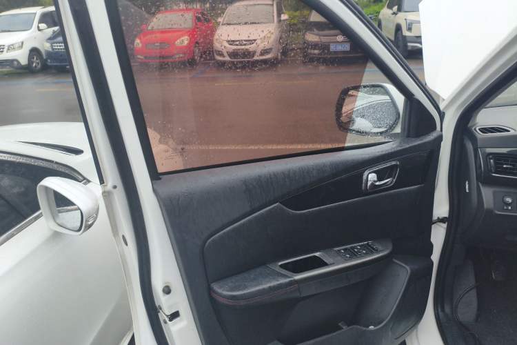 Used Foton Jiatu ix7 2016 1.5L ZhiShang Model Interior 4