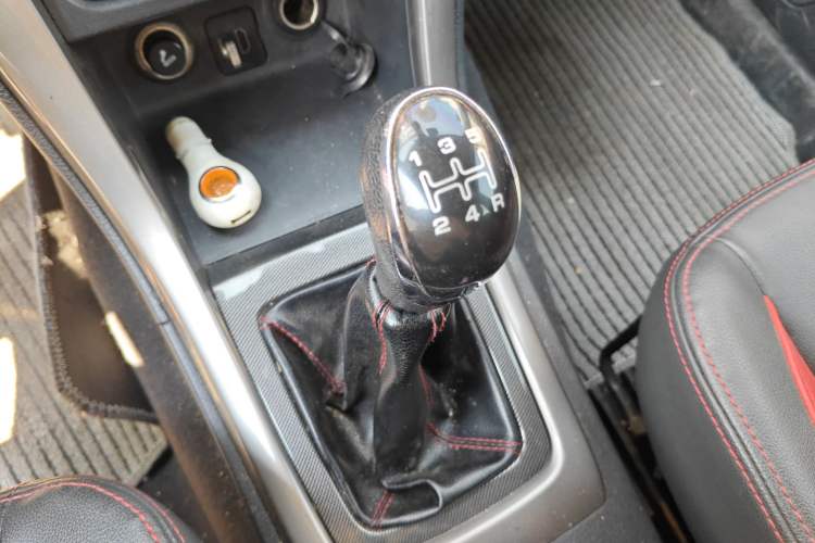 Used Foton Jiatu ix7 2016 1.5L Smart-Style Trim Gear Lever