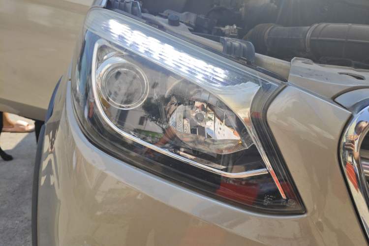 Used Foton Jiatu ix7 2016 1.5L Smart-Style Trim Right Front Headlight