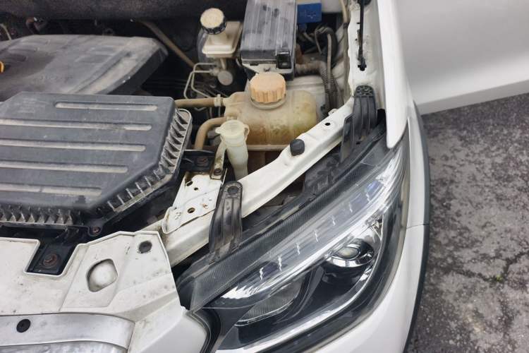 Used Foton Jiatu ix7 2016 1.5L ZhiZun Model Engine Bay Left