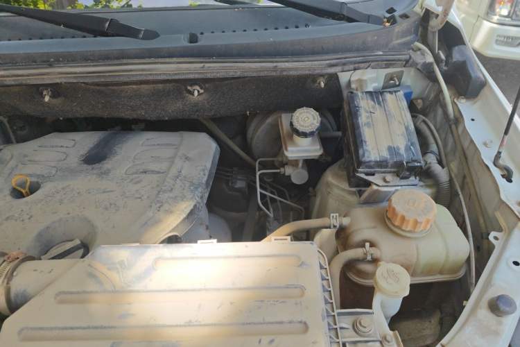 Used Foton Jiatu ix7 2016 1.5L ZhiZun Model Engine Bay Left