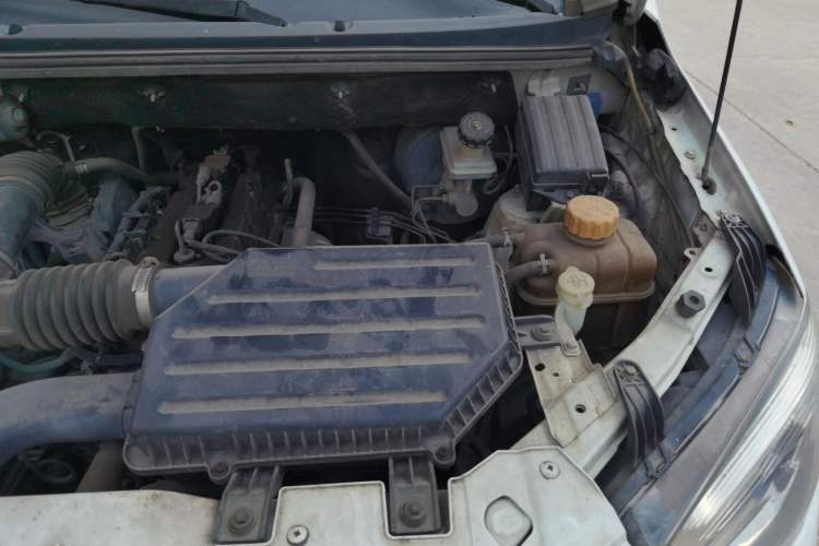 Used Foton Jiatu ix7 2016 1.5L ZhiZun Model Engine Bay Left