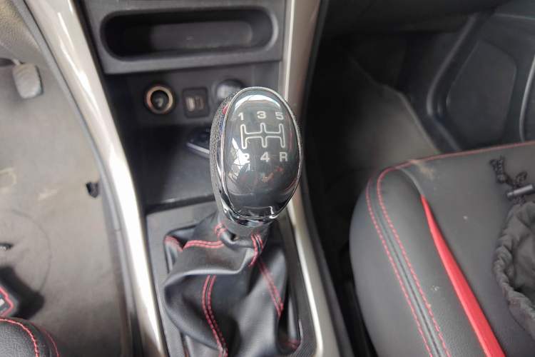 Used Foton Jiatu ix7 2016 1.5L ZhiZun Model Gear Lever