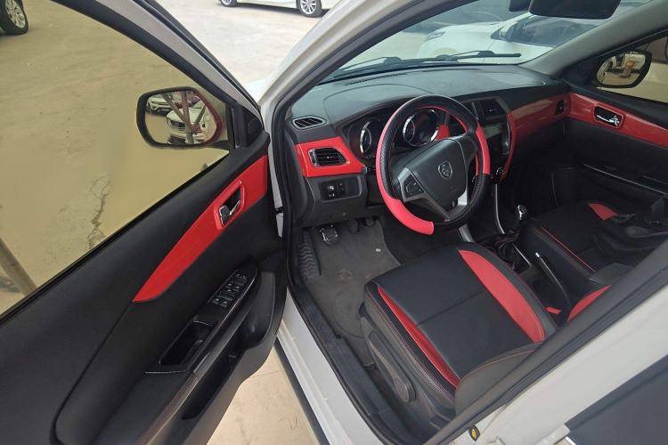 Used Foton Jiatu ix7 2016 1.5L ZhiZun Model Interior 3