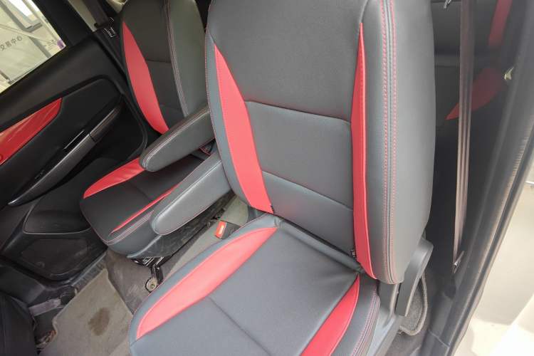 Used Foton Jiatu ix7 2016 1.5L ZhiZun Model Interior 4