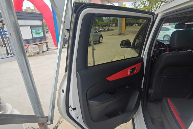 Used Foton Jiatu ix7 2016 1.5L ZhiZun Model Interior 8