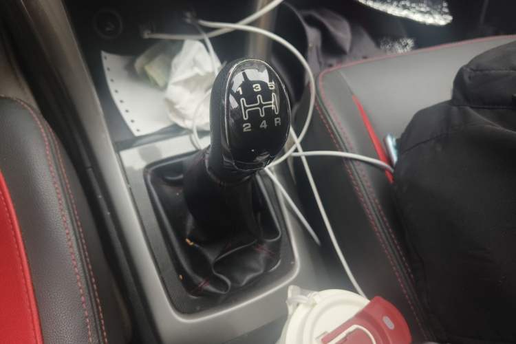 Used Foton Jiatu ix7 2016 1.5L ZhiZun Model Gear Lever