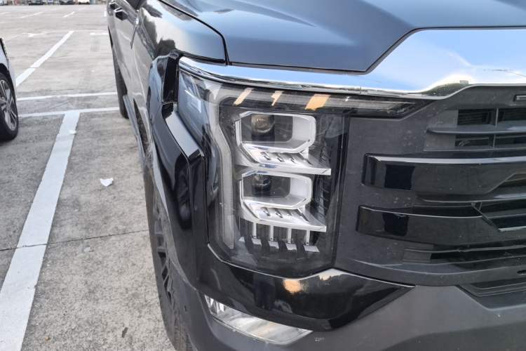 Used Foton Mars 2023 Mars 7 2.0T Diesel Automatic 2WD Long-Wheelbase Luxury Model Right Front Headlight