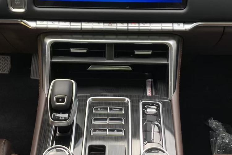 Used Foton Mars 2023 Mars 9 2.0T Diesel Automatic 4x4 Standard-Wheel Luxury Edition Interior 2