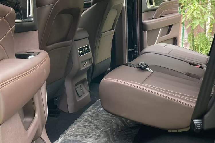 Used Foton Mars 2023 Mars 9 2.0T Diesel Automatic 4x4 Standard-Wheel Luxury Edition Interior 4