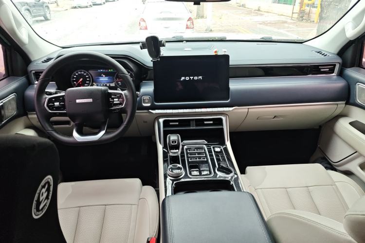 Used Foton Mars 2023 Mars 7 2.0T Diesel Automatic 2WD Long-Wheelbase Elite Model Center Console