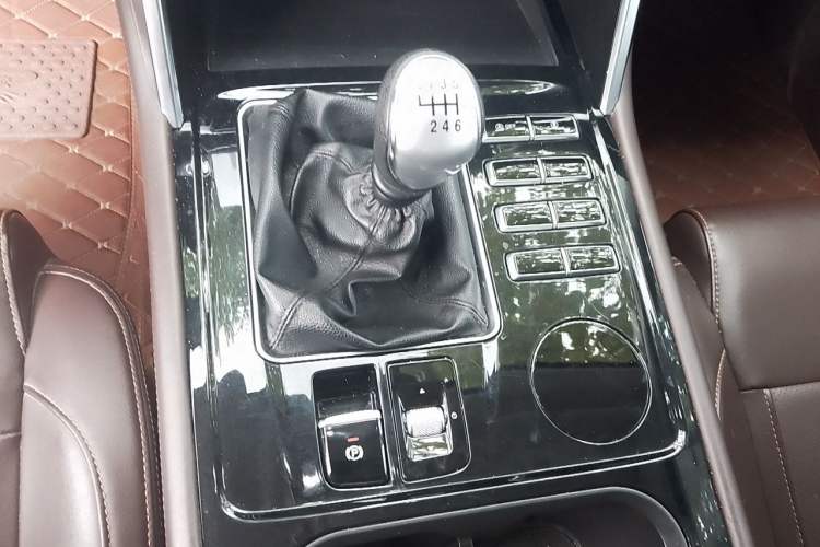 Used Foton Mars 2024 Mars 7 2.0T Diesel Manual Two-Wheel Drive Long-Wheelbase Launch Edition Gear Lever