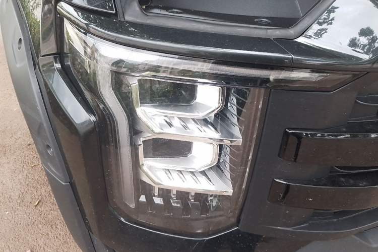 Used Foton Mars 2024 Mars 7 2.0T Diesel Manual Two-Wheel Drive Long-Wheelbase Launch Edition Right Front Headlight