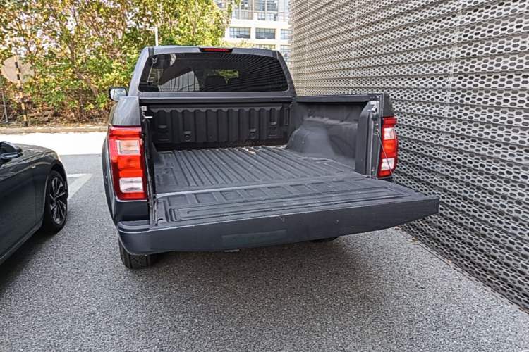 Used Foton Mars 2024 Mars 7 2.0T Diesel Automatic 4x4 Standard-Wheel Launch Edition Trunk